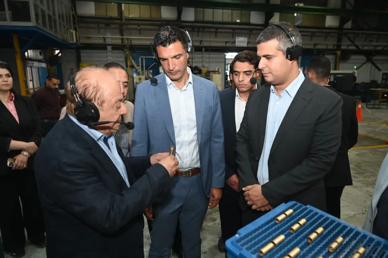 وزير الصناعة يتفقد 3 مصانع ومجمعًا للصناعات الصغيرة بالعاشر من رمضان