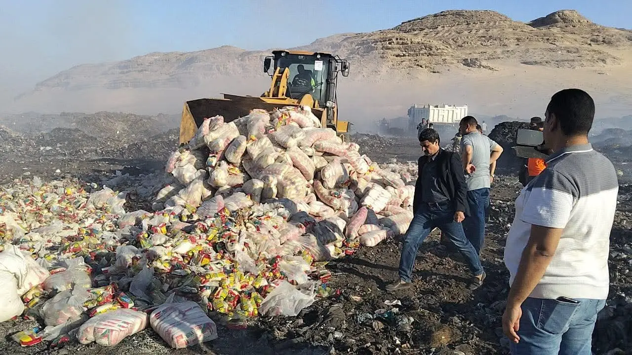 إعدام 39 طنًا من السلع الغذائية غير الصالحة للاستهلاك في سوهاج