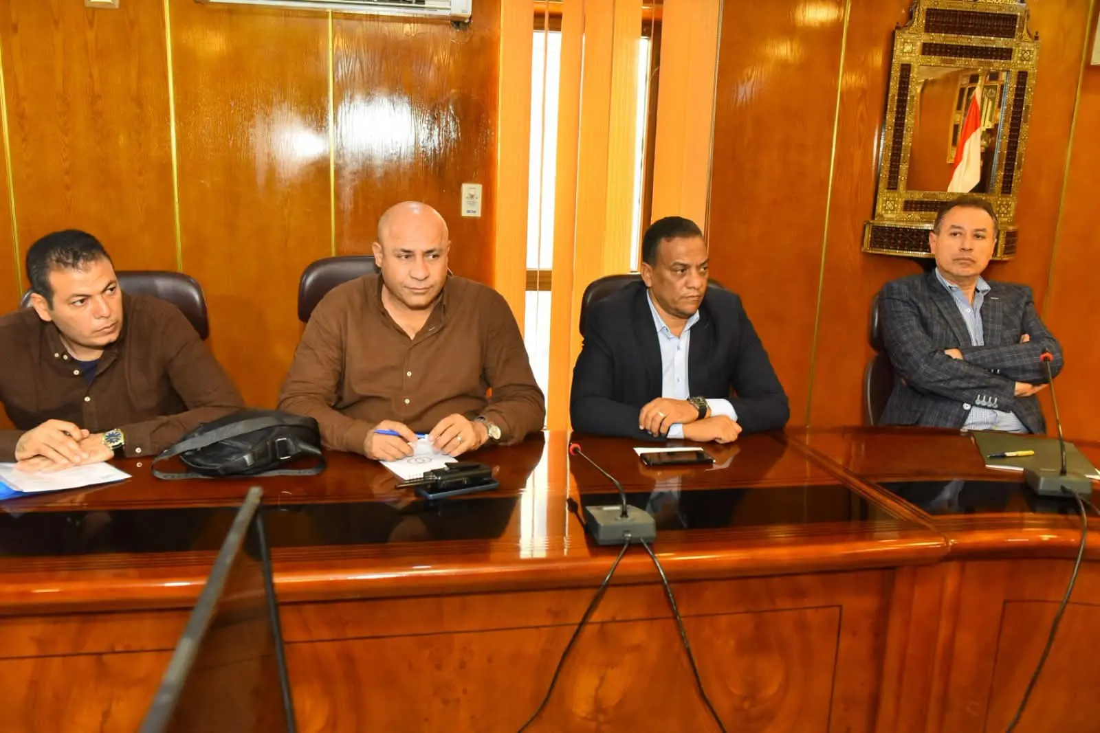 محافظ أسيوط يضع خطة العمل لرؤساء المراكز والأحياء