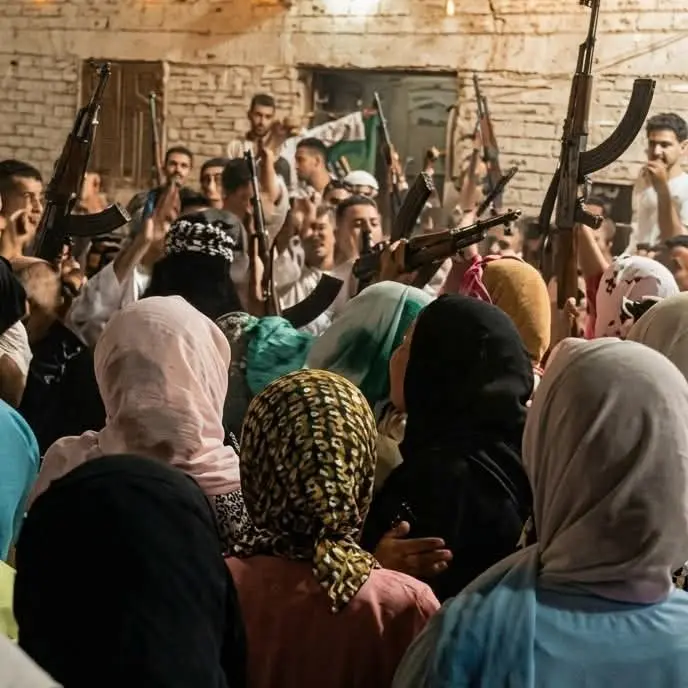 بينهم سيدتان.. ضبط المتهمين بحمل أسلحة آلية داخل حفل زفاف بقنا - 1000733124