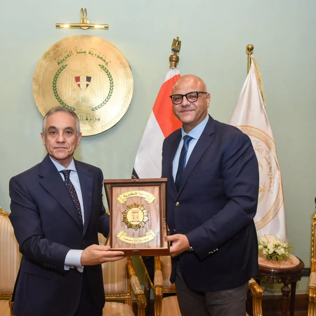 افتتح المهندس / ايمن عطية، محافظ الإسكندرية، برفقة المستشار محمود حلمي الشريف، وزير العدل، اليوم المحكمة النموذجية الصديقة للطفل وفقًا للمعايير الدولية بالطابق السادس داخل محكمة شرق الإسكندرية الابتدائية، وذلك في إطار توجه الدولة المصرية نحو تطوير منظومة العدالة، وتعزيز حماية حقوق الطفل، وتوفير بيئة قضائية تراعي احتياجاته النفسية والاجتماعية، بما يتوافق مع أفضل الممارسات والمعايير الدولية