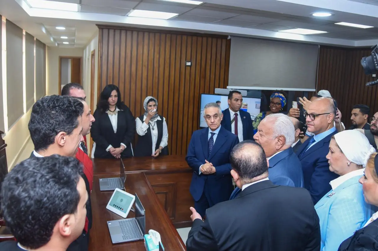 محافظ الإسكندرية و وزير العدل يفتتحان المحكمة النموذجية الصديقة للطفل وفقًا للمعايير الدولية بمحكمة شرق الإسكندرية الابت - 1000734926