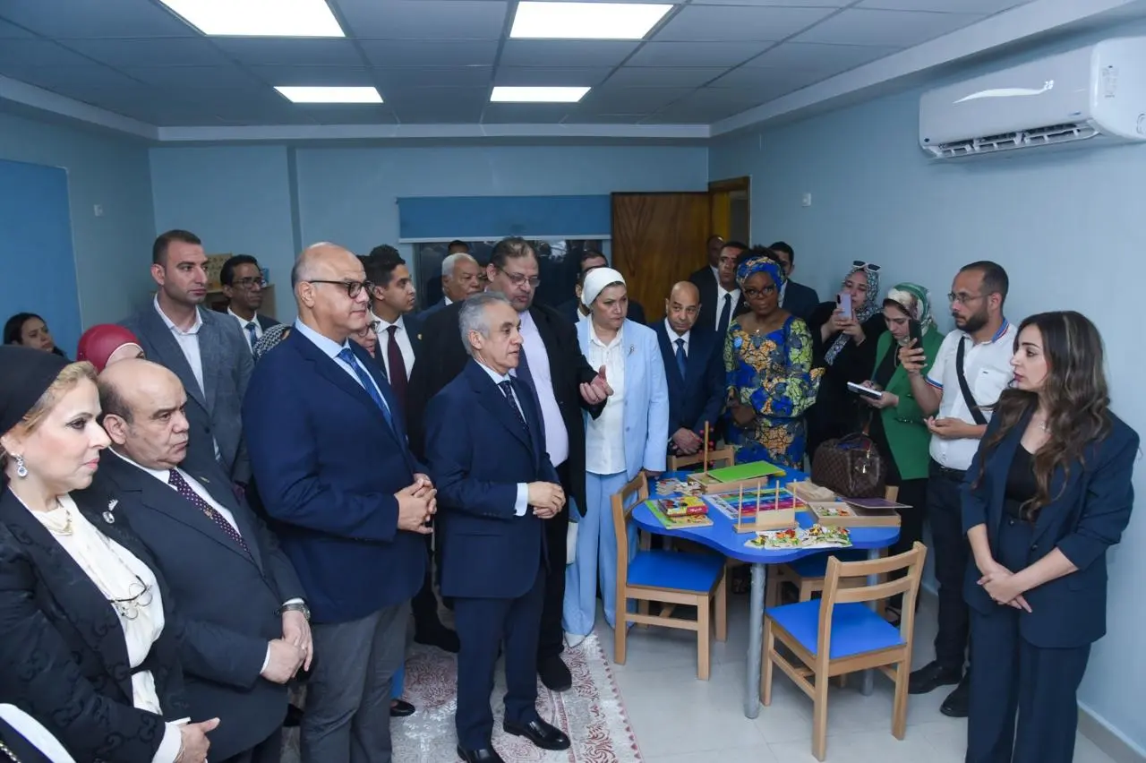محافظ الإسكندرية و وزير العدل يفتتحان المحكمة النموذجية الصديقة للطفل وفقًا للمعايير الدولية بمحكمة شرق الإسكندرية الابت - 1000734932