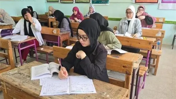 الثانوية العامة 2026.. الطلاب يؤدون امتحان الرياضيات التطبيقية والإحصاء والأحياء