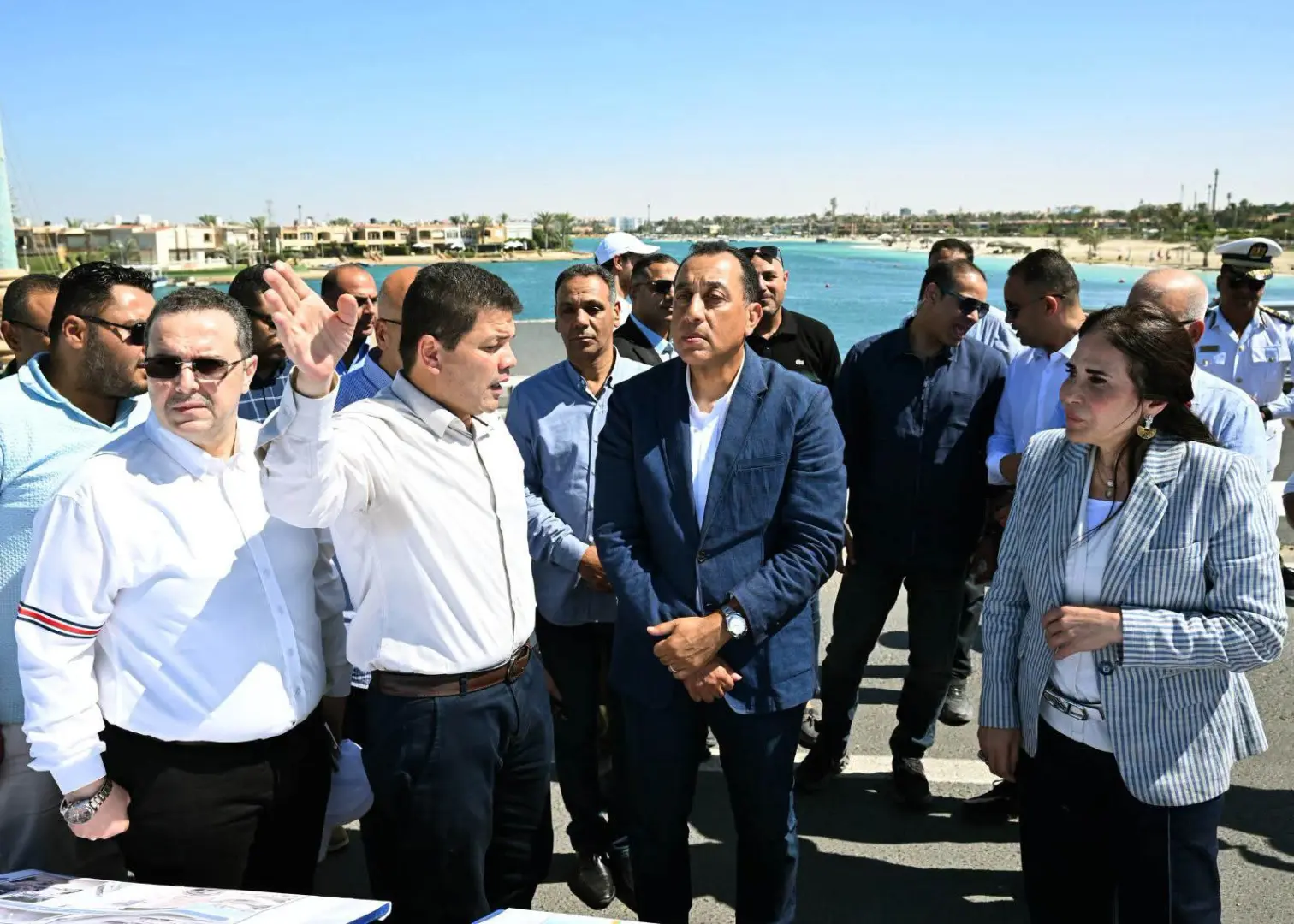 رئيس الوزراء يتفقد مشروع بوغاز 24 لدعم التنمية السياحية وحماية شواطئ مارينا