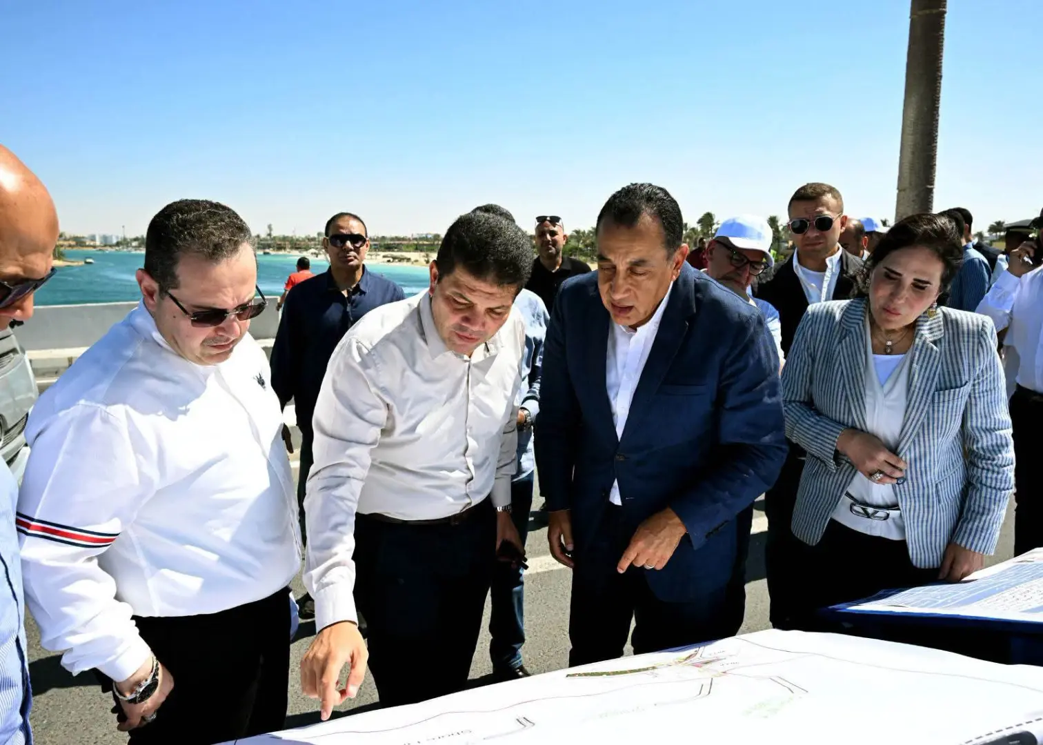 رئيس الوزراء يتفقد مشروع بوغاز 24 لدعم التنمية السياحية وحماية شواطئ مارينا