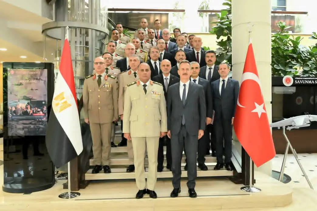 وزير الدفاع يعود إلى القاهرة بعد مباحثات رفيعة المستوى مع نظيره التركي