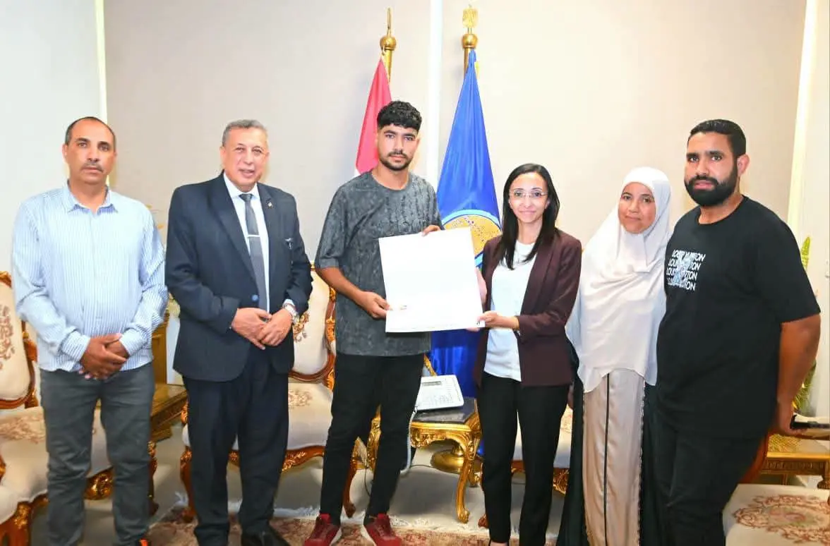 محافظ البحيرة تكرّم الأولى على الجمهورية بالدبلومات الفنية
