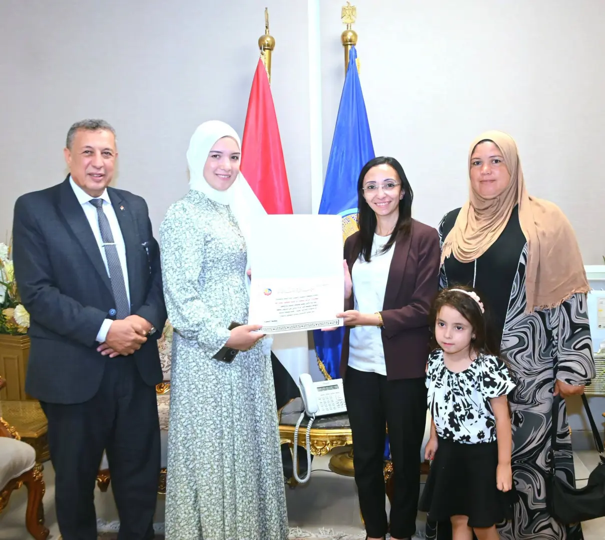 محافظ البحيرة تكرّم أوائل الشهادة الإعدادية من المكفوفين والصم وضعاف السمع