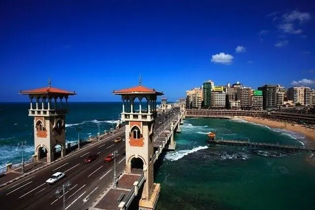 ​تحتفل عروس البحر الأبيض المتوسط محافظة  الإسكندرية  السادس والعشرين من يوليو من كل عام بعيدها القومي، وهو المناسبة التي لا تُعد مجرد عطلة رسمية أو مهرجانٍ للبهجة، بل هي محطة تاريخية فارقة سجلت نهاية عصر وبداية آخر في تاريخ مصر الحديث.