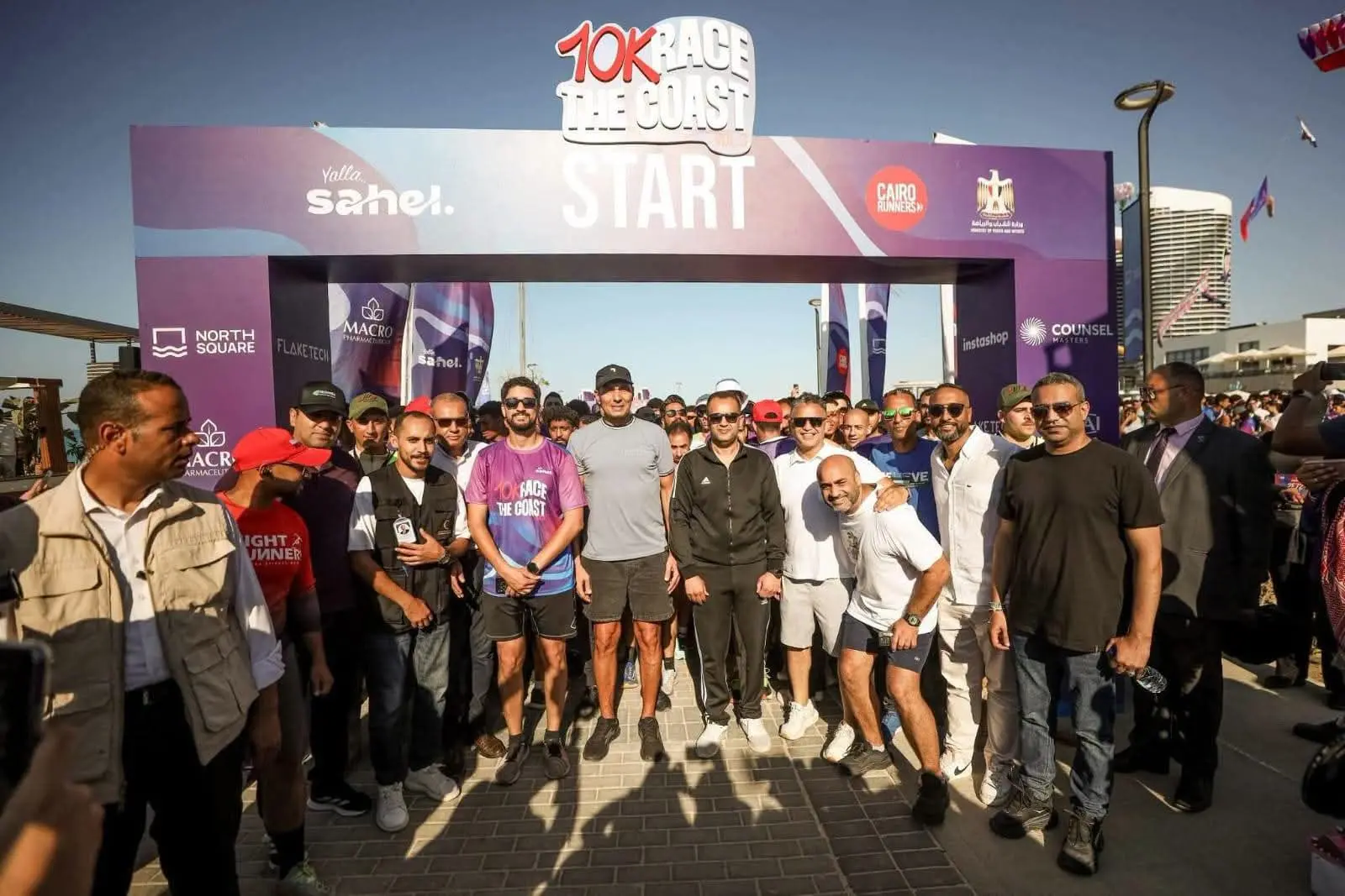 1000 متسابق من 30 جنسية يشاركون في سباق "10K Race the Coast" بالساحل الشمالي