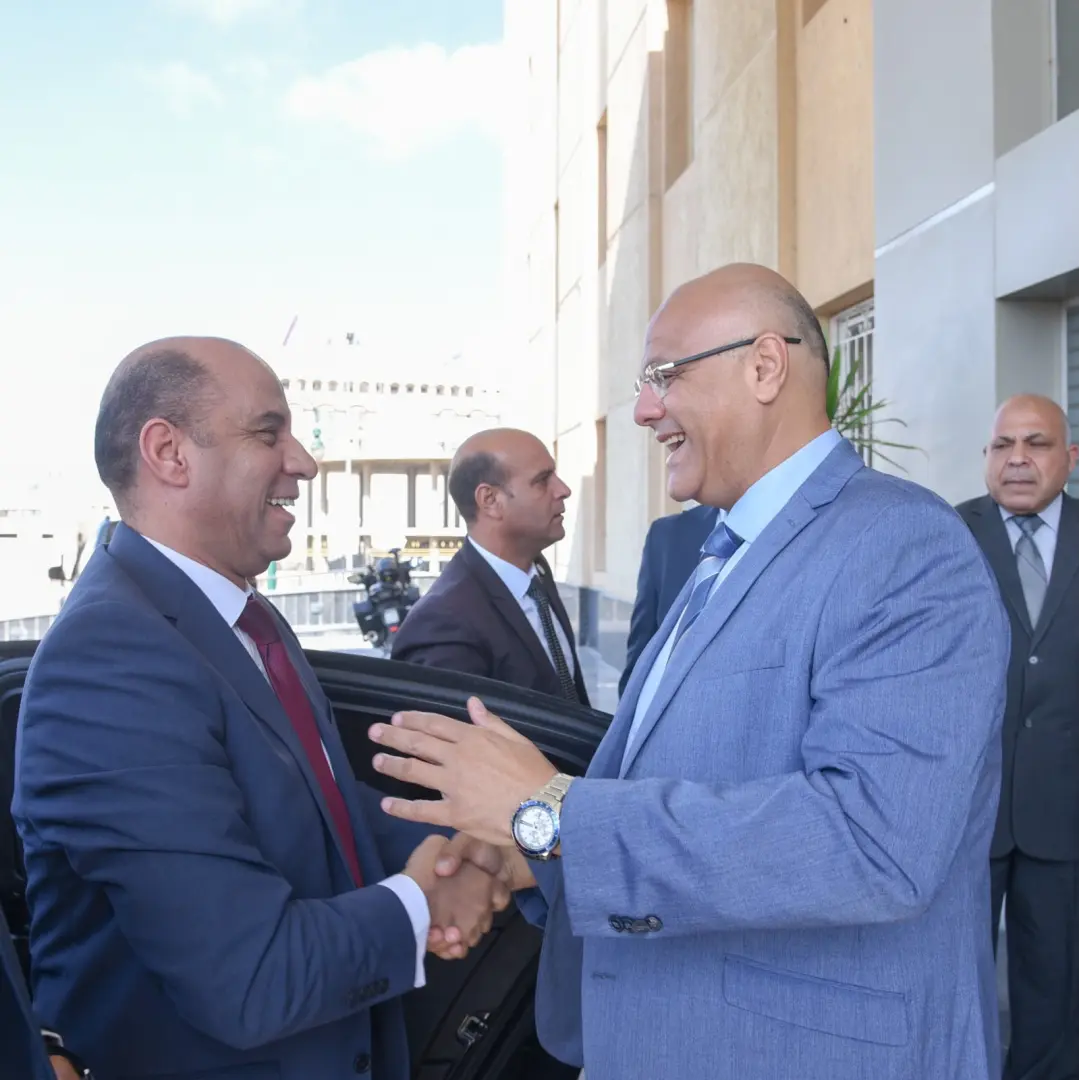 محافظ الإسكندرية يستقبل وزير العمل في بداية جولة جديدة تستهدف توفير فرص عمل - 1000750697