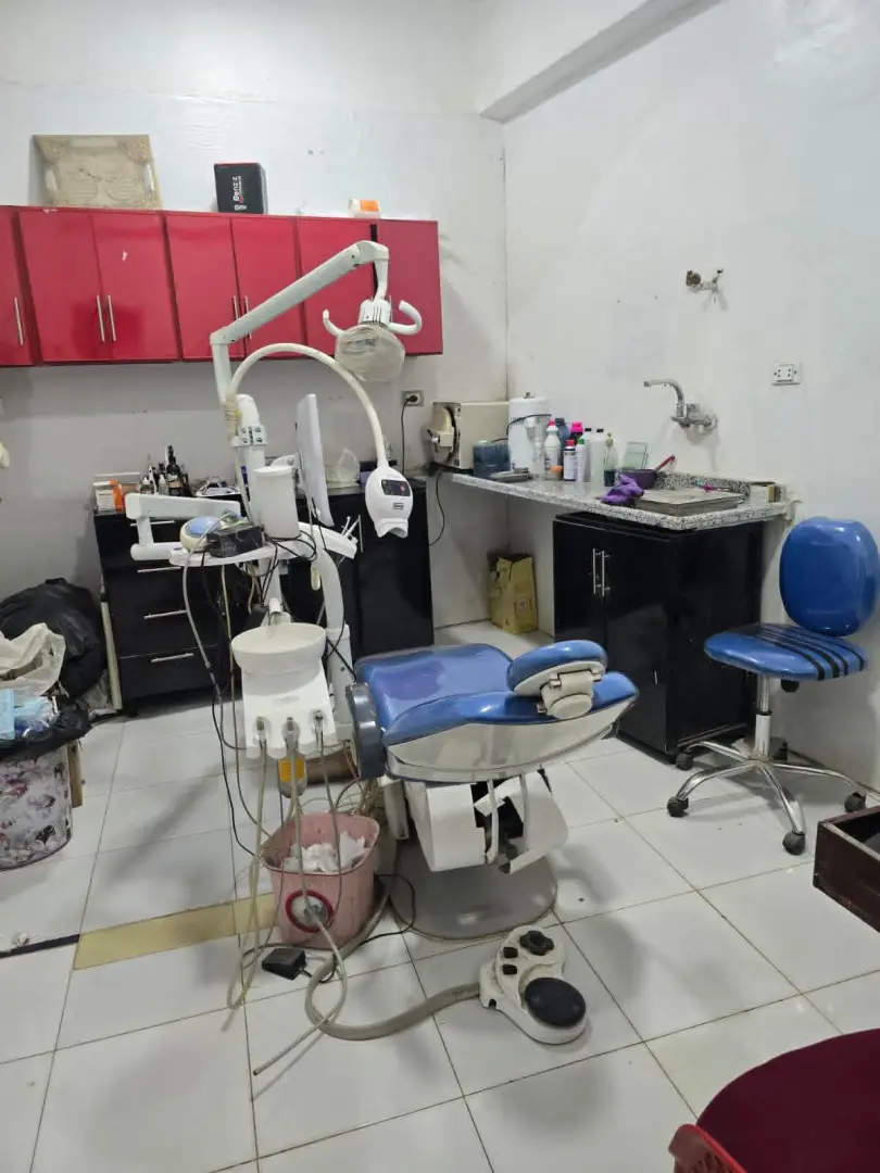 ضبط ممرض ينتحل صفة طبيب أسنان ويدير مركزًا طبيًا غير مرخص بسوهاج
