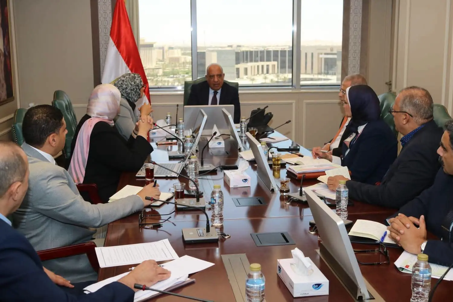 الكهرباء والوادي الجديد يناقشان مشروعات الطاقة الشمسية