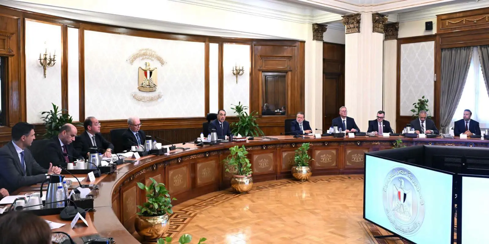 تكليف رئاسي.. الحكومة تبدأ صياغة برنامج اقتصادي وطني لمرحلة ما بعد صندوق النقد الدولي