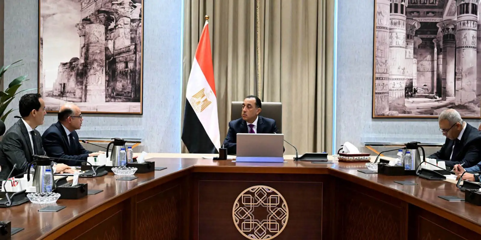منصة «رعاية المستثمرين» وصندوق صناعي جديد.. الحكومة تكشف حزمة إجراءات لدعم الاستثمار