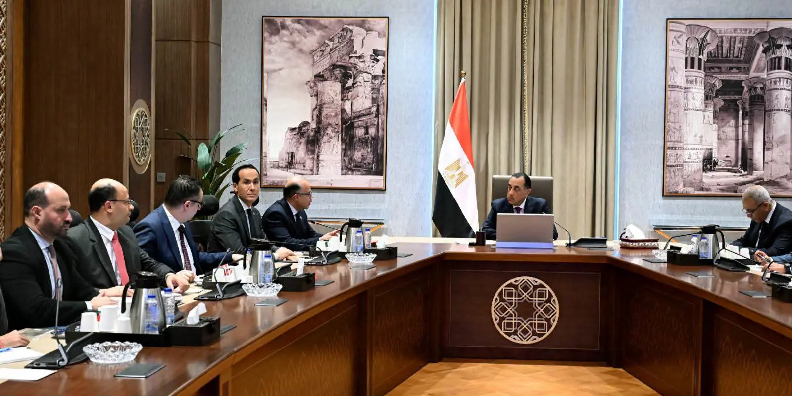 منصة «رعاية المستثمرين» وصندوق صناعي جديد.. الحكومة تكشف حزمة إجراءات لدعم الاستثمار