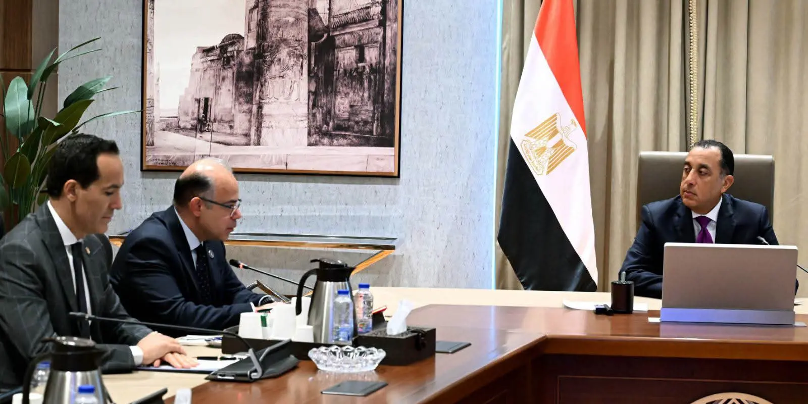منصة «رعاية المستثمرين» وصندوق صناعي جديد.. الحكومة تكشف حزمة إجراءات لدعم الاستثمار