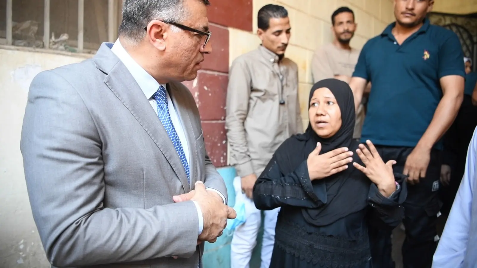 إقالة مدير مستشفى قنا العام وإجراءات حاسمة بعد جولة مفاجئة للمحافظ