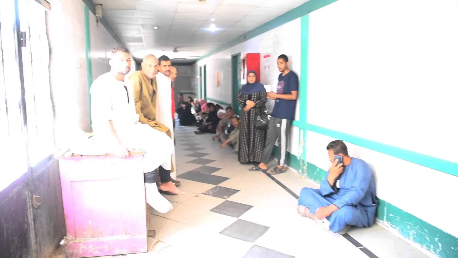 إقالة مدير مستشفى قنا العام وإجراءات حاسمة بعد جولة مفاجئة للمحافظ