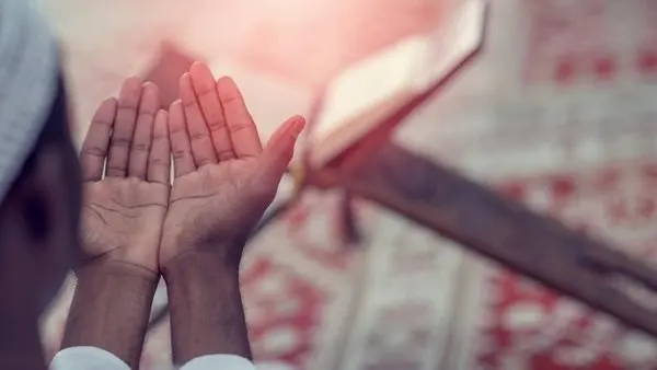 ​تزايدت عمليات البحث الإلكتروني خلال الساعات الماضية لمعرفة موعد إجازة المولد النبوي الشريف لعام 2026، بالتزامن مع اقتراب استطلاع هلال شهر ربيع الأول لعام 1448 هجريًا. ويترقب العاملون في الجهاز الإداري للدولة والقطاعين العام والخاص الإعلان الرسمي عن هذه العطلة المدفوعة الأجر، والتي تُعد أول إجازة رسمية ينتظرها المواطنون خلال شهر أغسطس الجاري.
