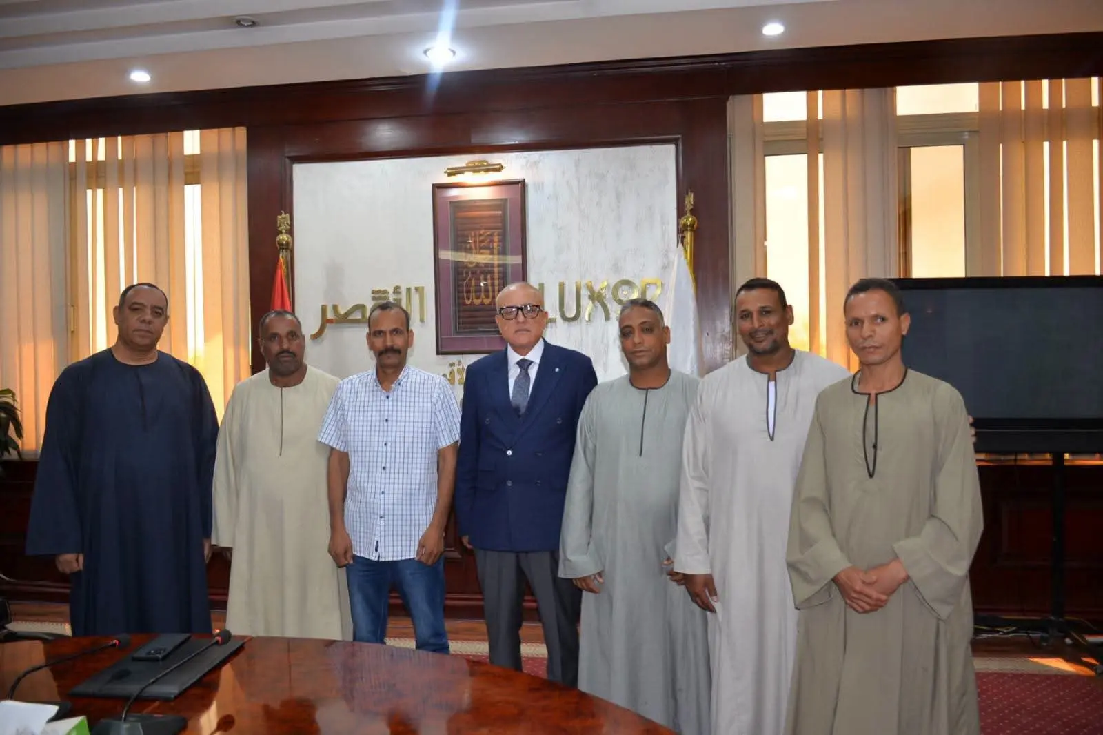 محافظ الأقصر يبحث مطالب أهالي جزيرة الكروم ويوجه بدراسة تنفيذها