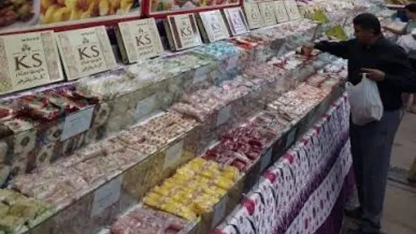 ​بدأت منافذ وزارة التموين والتجارة الداخلية والمجمعات الاستهلاكية بمختلف محافظات الجمهورية، الاستعداد لطرح تشكيلة واسعة ومتنوعة من حلوى المولد النبوي الشريف لعام 2026. 