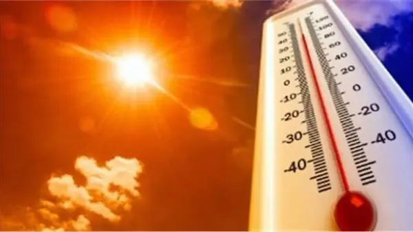​أصدرت الهيئة العامة للأرصاد الجوية بيانًا عاجلاً كشفت فيه عن حالة الطقس المتوقعة في كافة أنحاء الجمهورية، خلال الفترة الممتدة من الثلاثاء 11 أغسطس وحتى السبت 15 أغسطس 2026. وتوقع الخبراء استمرار الأجواء شديدة الحرارة نهاراً، مع ارتفاع ملحوظ في معدلات الرطوبة التي تزيد من الشعور بالحرارة.