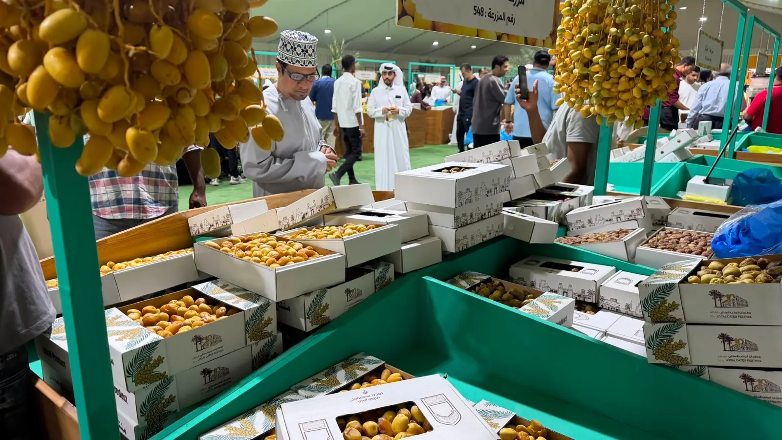 إقبال كبير على مهرجان الرطب المحلي في قطر.. والمزارع تعرض أجود الأصناف الوطنية