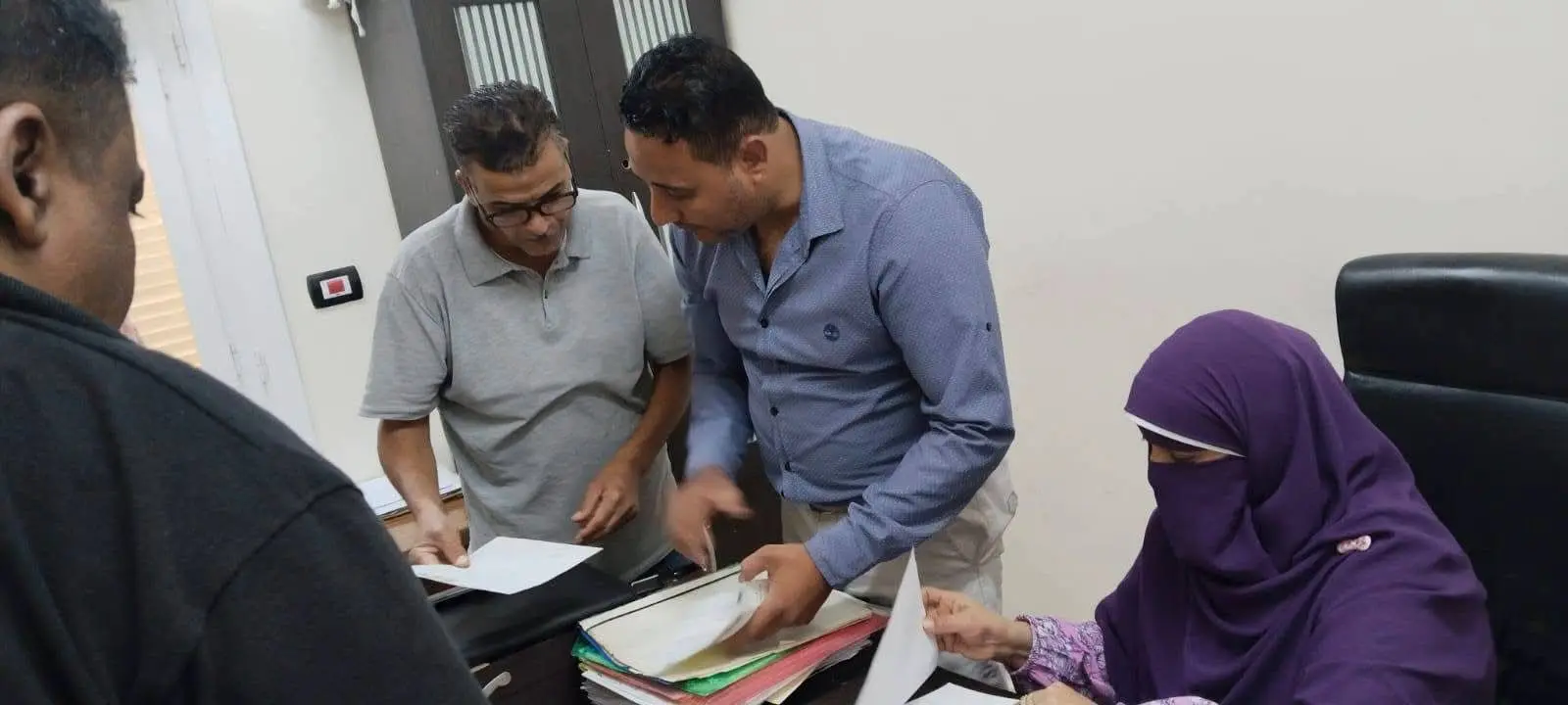 الأقصر تسلم عقود التمليك النهائية لمستحقي الإسكان الشعبي