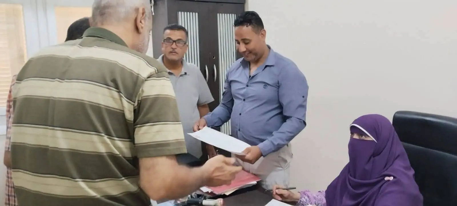 الأقصر تسلم عقود التمليك النهائية لمستحقي الإسكان الشعبي