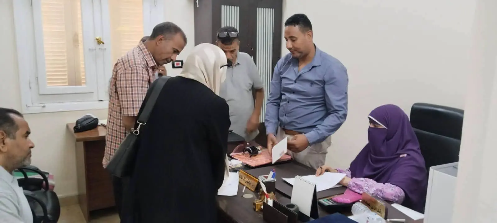 الأقصر تسلم عقود التمليك النهائية لمستحقي الإسكان الشعبي