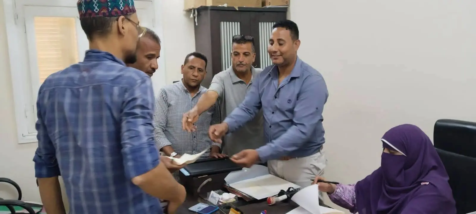 الأقصر تسلم عقود التمليك النهائية لمستحقي الإسكان الشعبي