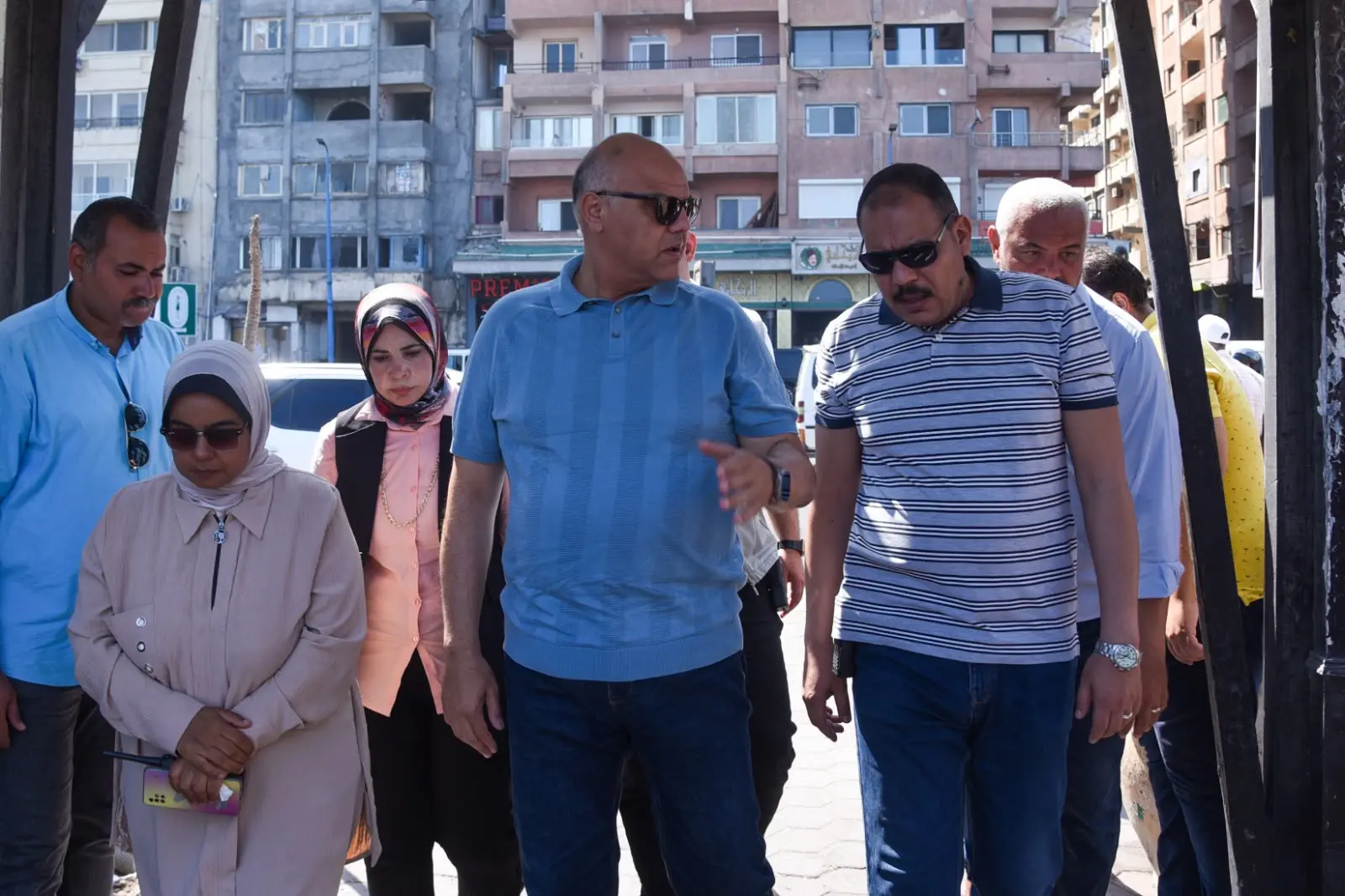 قرر المهندس أيمن عطية محافظ الإسكندرية، عدم تجديد التعاقد مع إحدى المنشآت المقامة بمنطقة كامب شيزار بطريق الكورنيش بنطاق حى وسط عقب انتهاء مدة التعاقد، مع اتخاذ الإجراءات اللازمة لإزالة المنشآة المقامة بالموقع، لما تسببه من حجب الرؤية عن البحر.