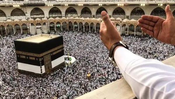 ​بدأت وزارة الداخلية المصرية، اليوم الأربعاء 12 أغسطس 2026، استقبال طلبات المواطنين الراغبين في أداء فريضة الحج ضمن قرعة الحج الرسمية لموسم 1448هـ/2027م. 