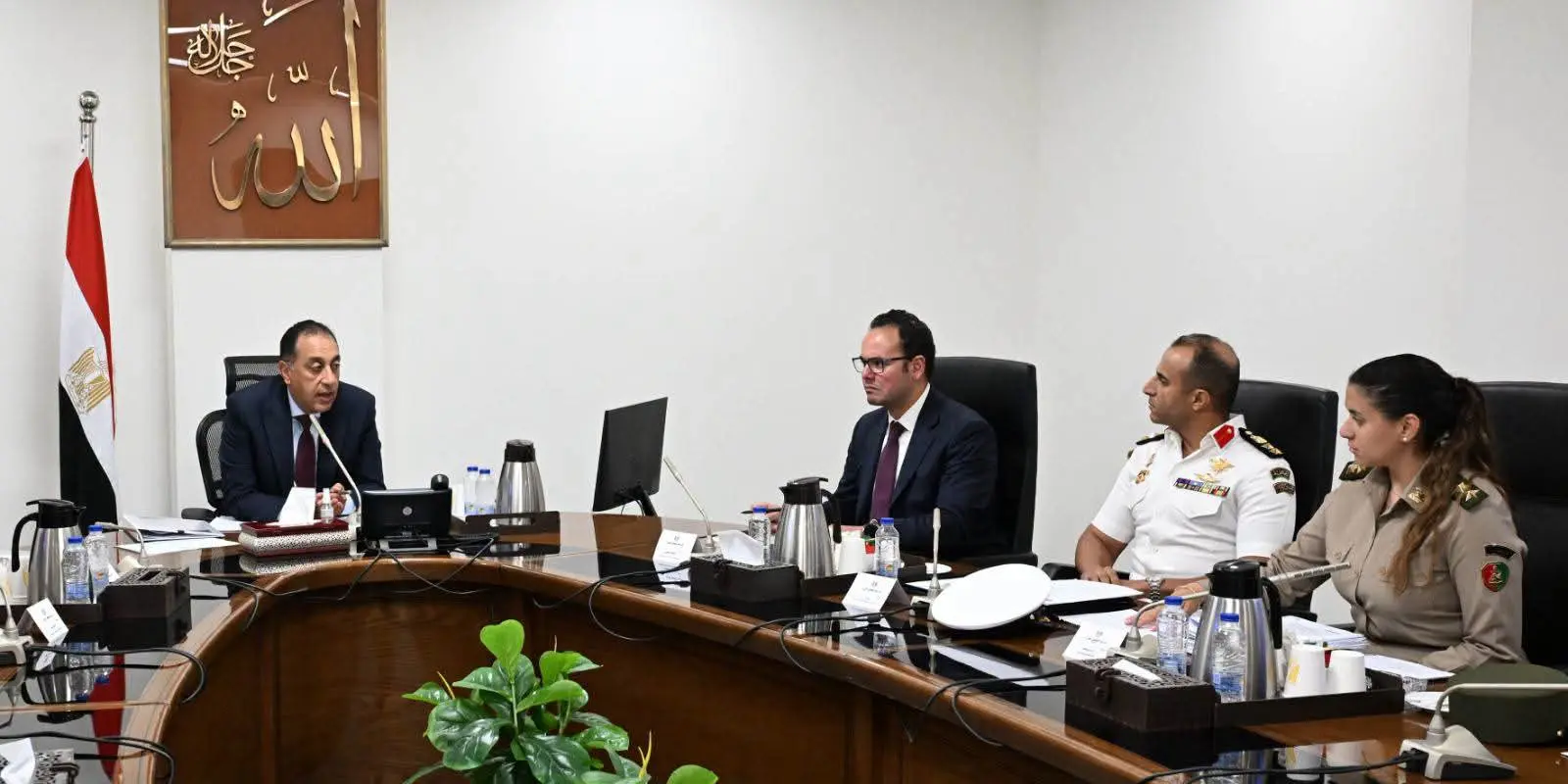 رئيس الوزراء يتابع منظومة التعامل مع ظاهرة الكلاب الضالة