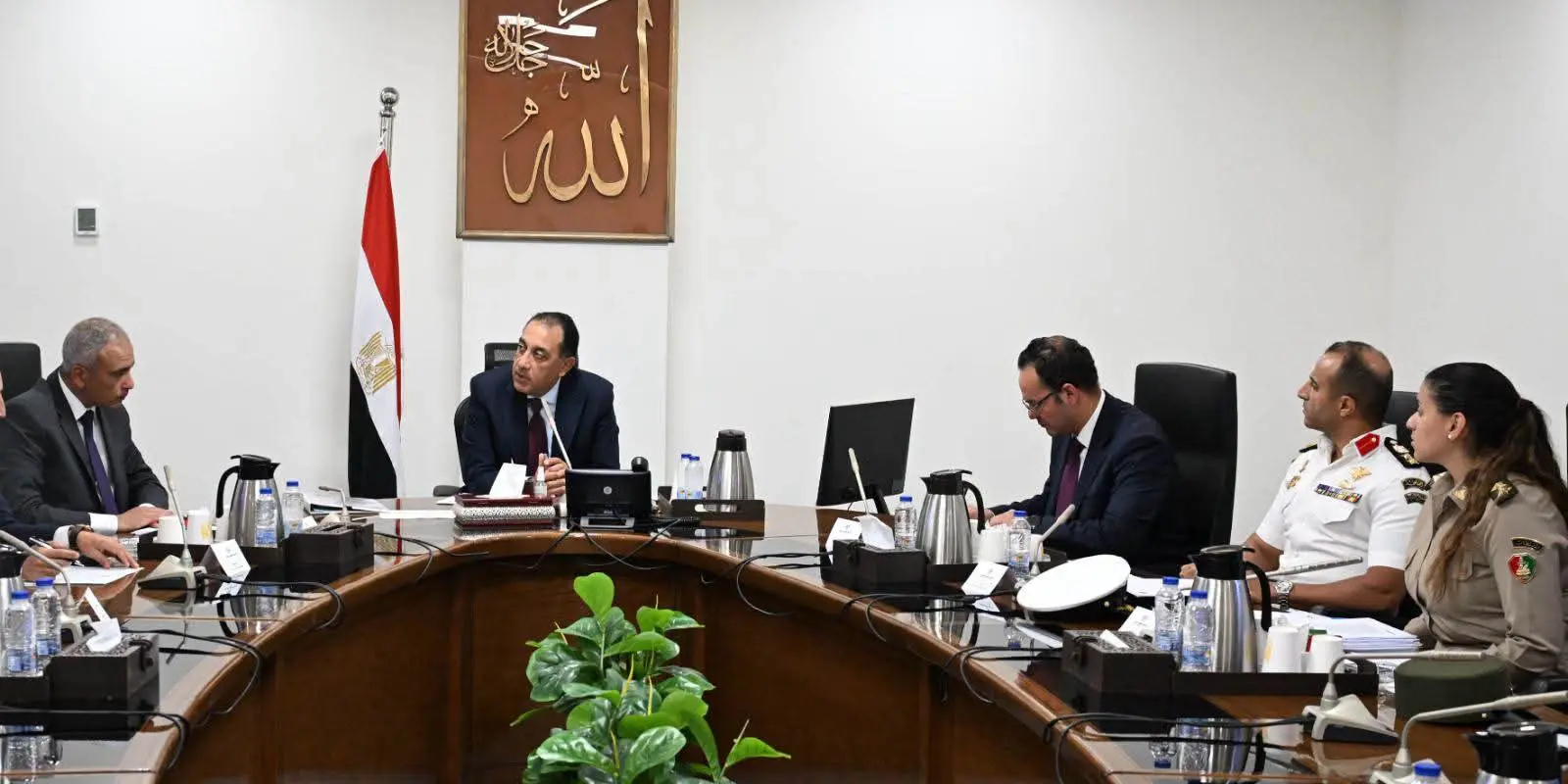 رئيس الوزراء يتابع منظومة التعامل مع ظاهرة الكلاب الضالة