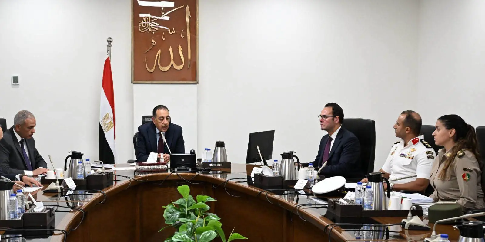رئيس الوزراء يتابع منظومة التعامل مع ظاهرة الكلاب الضالة