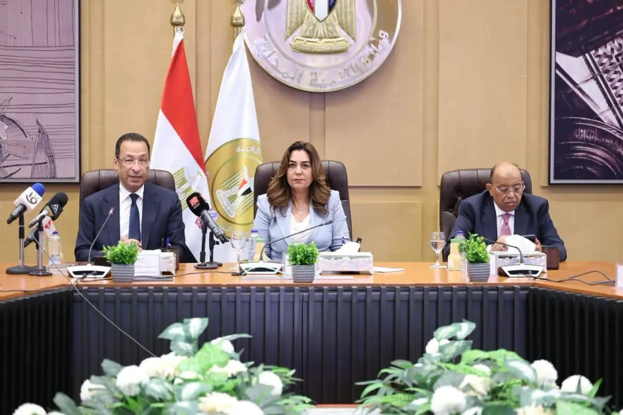 الحكومة تطلق خدمة تراخيص المحال العامة إلكترونيًا.. وخفض الرسوم 50%