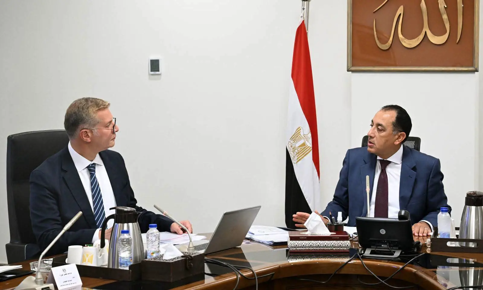 رئيس الوزراء يتابع مع وزير البترول زيادة الإنتاج ومشروعات الطاقة الاستراتيجية