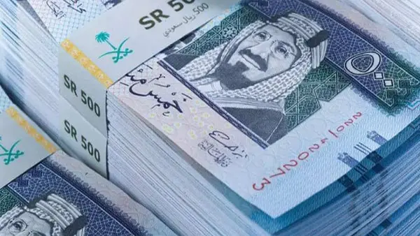 ​شهد سعر الريال السعودي مقابل الجنيه المصري حالة من الاستقرار الملحوظ مع بداية تعاملات اليوم الأحد 16 أغسطس 2026 داخل القطاع المصرفي. ويحظى سعر الريال باهتمام واسع من المواطنين والمستثمرين، خاصة الراغبين في السفر إلى المملكة العربية السعودية أو المتابعين لحركة العملات العربية والأجنبية في البنوك المصري