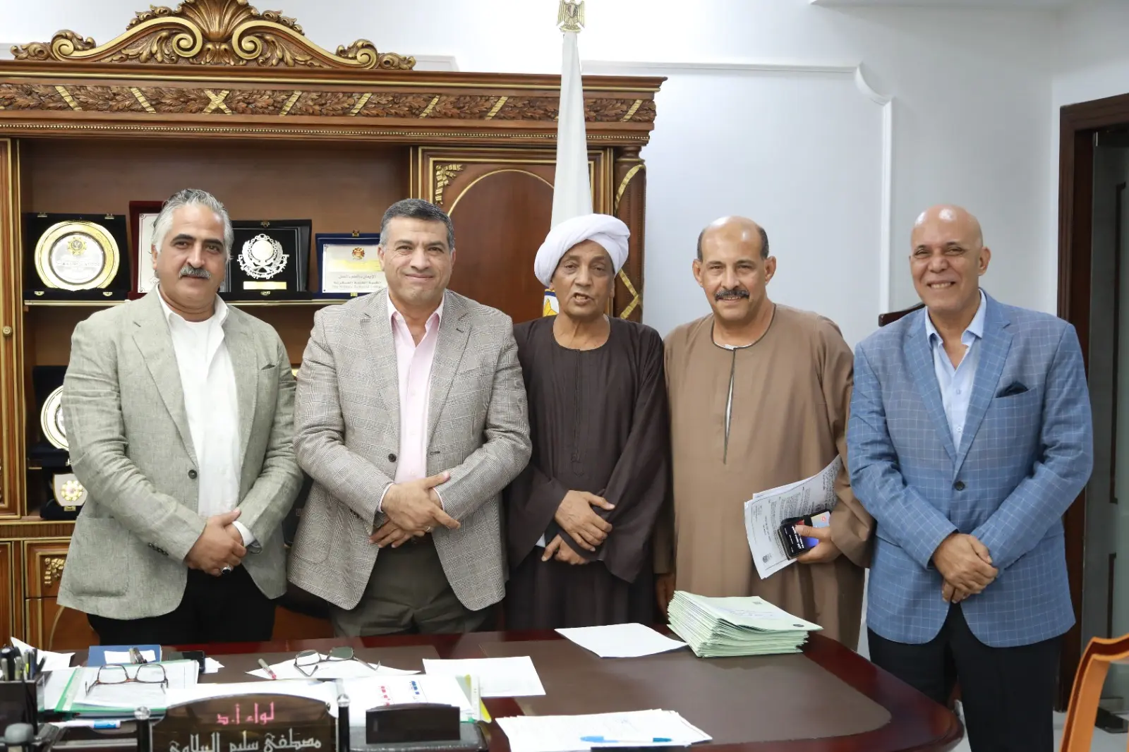محافظ قنا يبحث مع أعضاء مجلسي النواب والشيوخ تحسين الخدمات
