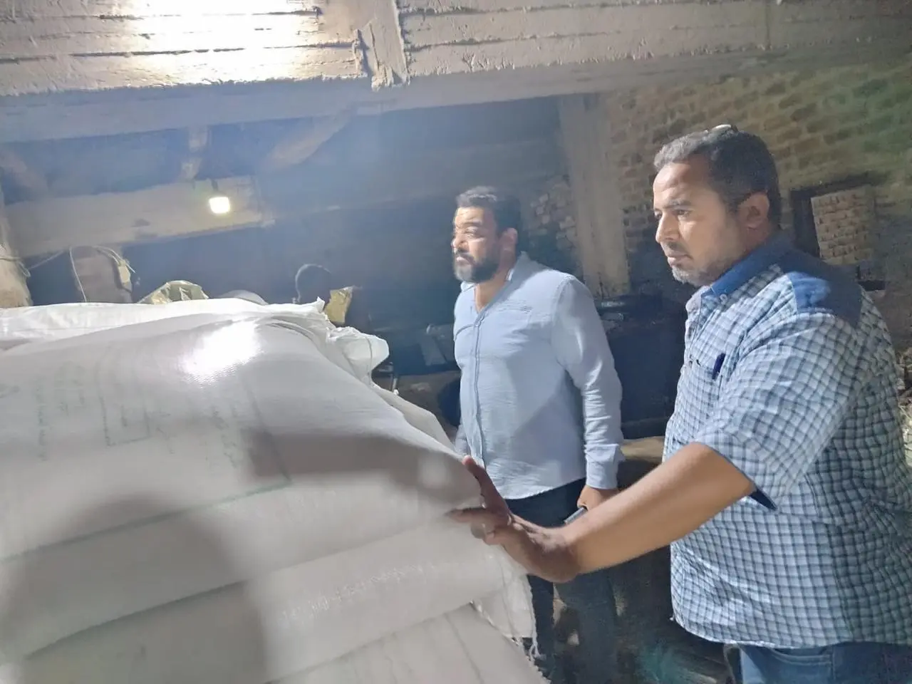 تموين قنا يضبط مصنعًا لإنتاج العسل الأسود المغشوش