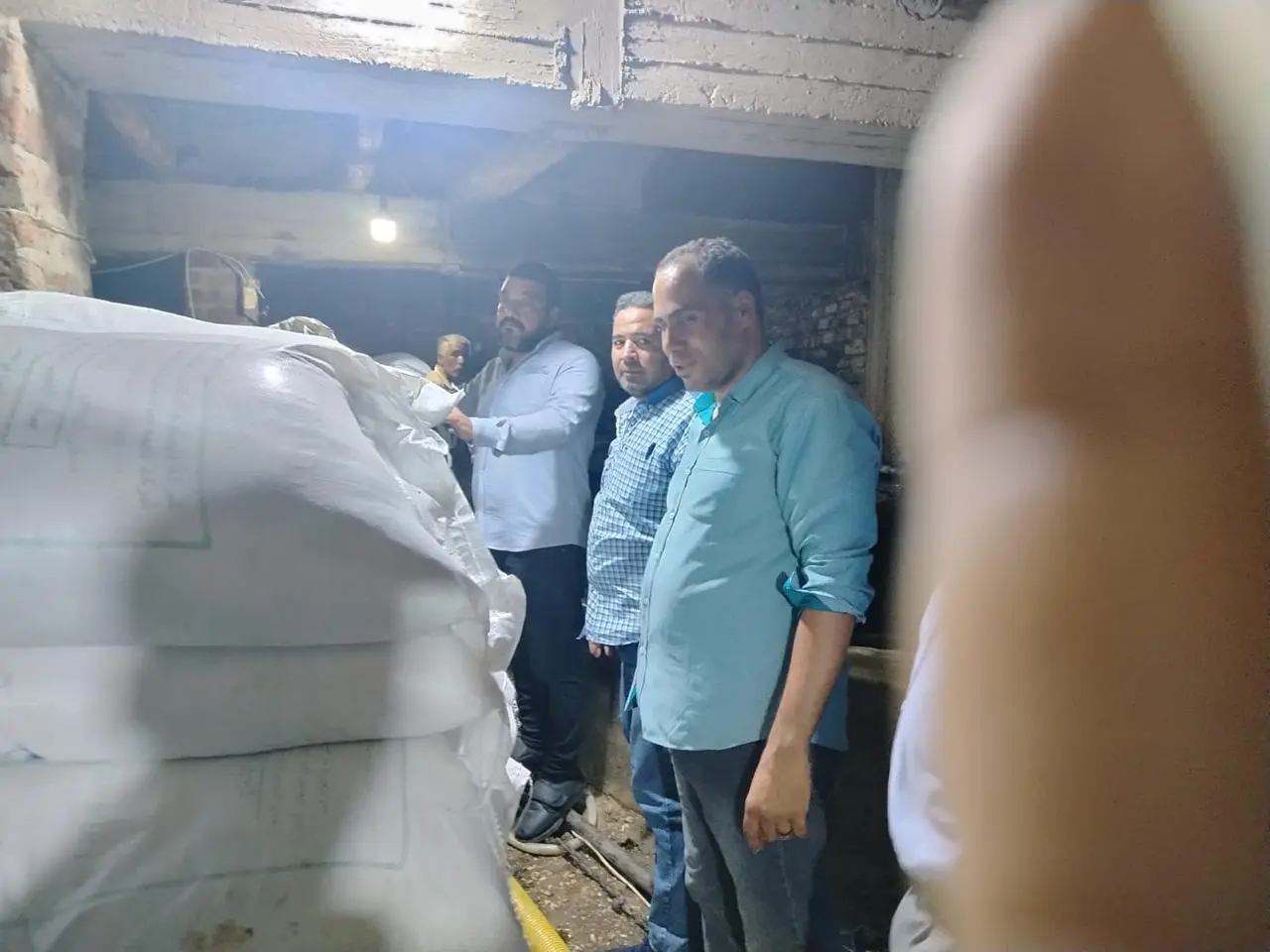 تموين قنا يضبط مصنعًا لإنتاج العسل الأسود المغشوش