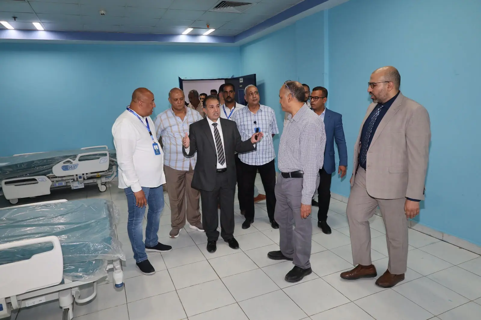 رئيس جامعة قنا يفتتح غرفة الإنعاش القلبي الرئوي ويتابع إنشاء عناية مركزة جديدة