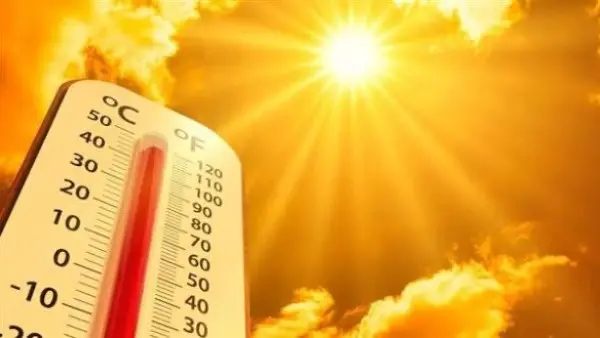 شهدت البلاد خلال الأيام الأخيرة تراجعًا ملحوظًا في درجات الحرارة بنسب تراوحت بين 5 إلى 6 درجات مئوية على عدد من المحافظات، وذلك عقب انكسار موجة شديدة الحرارة استمرت لنحو 10 أيام متتالية، سجلت خلالها مؤشرات الحرارة ارتفاعات قياسية بالتزامن مع ارتفاع نسب الرطوبة خلال ساعات النهار.
