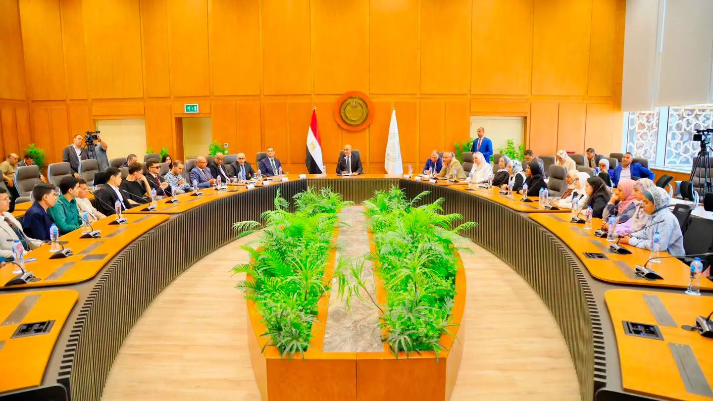 وزير التعليم يكرم أوائل الثانوية العامة 2026: أنتم فخر مصر.. والتفوق بداية طريق النجاح
