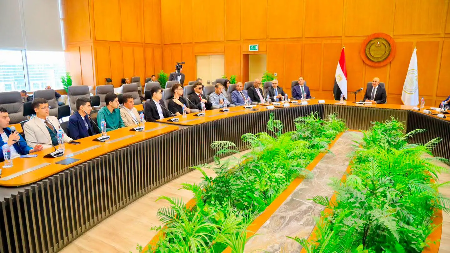 وزير التعليم يكرم أوائل الثانوية العامة 2026: أنتم فخر مصر.. والتفوق بداية طريق النجاح
