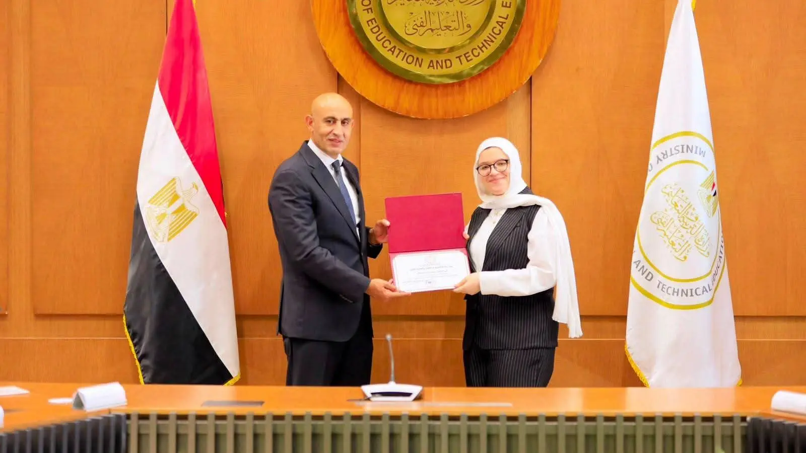 وزير التعليم يكرم أوائل الثانوية العامة 2026: أنتم فخر مصر.. والتفوق بداية طريق النجاح - 1000773551