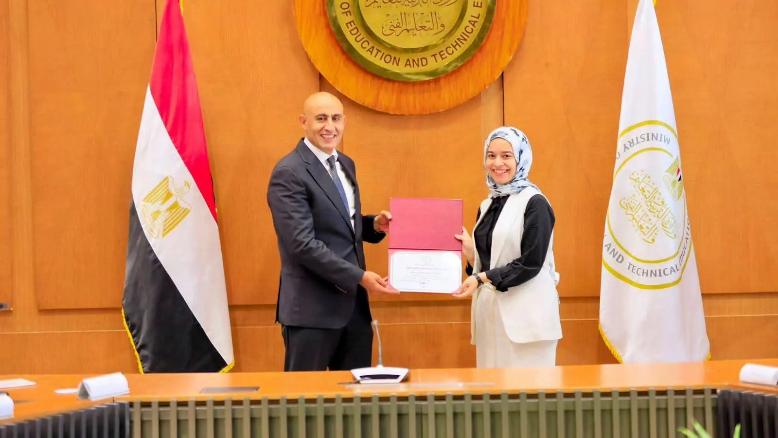 وزير التعليم يكرم أوائل الثانوية العامة 2026: أنتم فخر مصر.. والتفوق بداية طريق النجاح - 1000773557